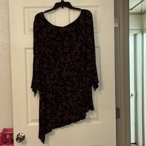 WOMEN’S PLUS SIZE BLOUSE : SIZE 24